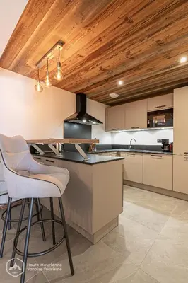 Cuisine ou kitchenette dans l'établissement Marmotte RDJ01 - Appartement neuf en face du télésiège