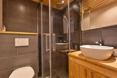 Salle de bains dans l'établissement Inversens superbe chalet vue montagne