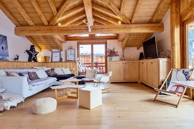 Coin salon dans l'établissement Inversens superbe chalet vue montagne
