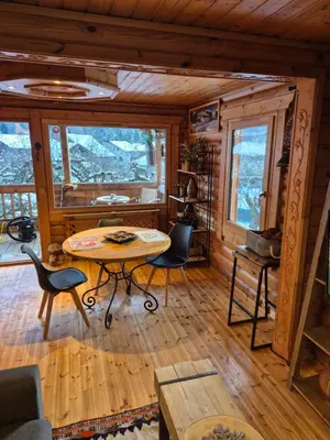 Coin salon dans l'établissement le chalet