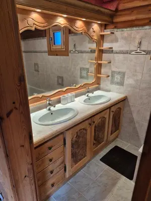 Salle de bains dans l'établissement le chalet