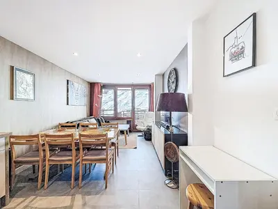 Coin salon dans l'établissement Apartment Le Curling B - Val Claret-45 by Interhome