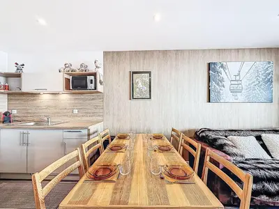 Cuisine ou kitchenette dans l'établissement Apartment Le Curling B - Val Claret-45 by Interhome