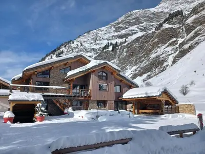 Vue générale sur la montagne ou vue sur la montagne depuis le chalet