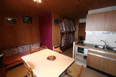 Cuisine ou kitchenette dans l'établissement le petit coin montagne 4