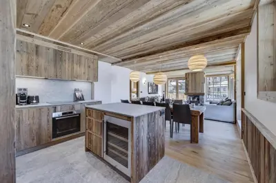 Cuisine ou kitchenette dans l'établissement Superbe appartement spacieux avec balcons les Rives de l'Isère 3