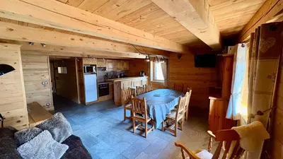 Cuisine ou kitchenette dans l'établissement Mountain apartment -5 min access to Les Arcs, Savoie