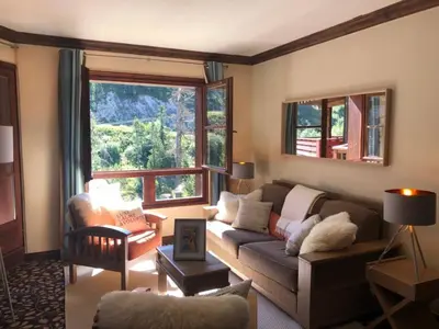 Coin salon dans l'établissement Sunny 1 Bed Apartment - Arc 1950 - Manoir Savoie