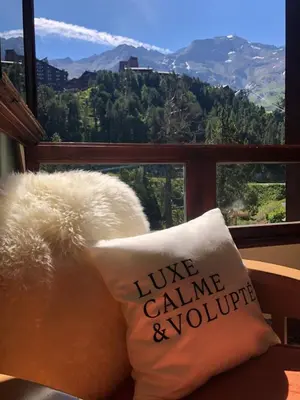 Vue générale sur la montagne ou vue sur la montagne depuis l'appartement