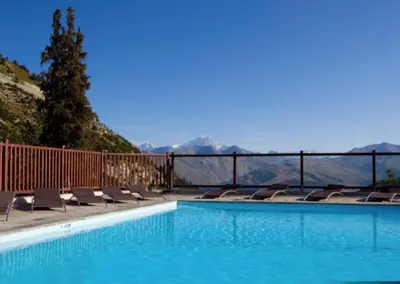 Vue générale sur la montagne ou vue sur la montagne depuis l'appartement