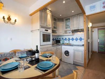 Cuisine ou kitchenette dans l'établissement Studio Le Slalom - Val Claret-5 by Interhome