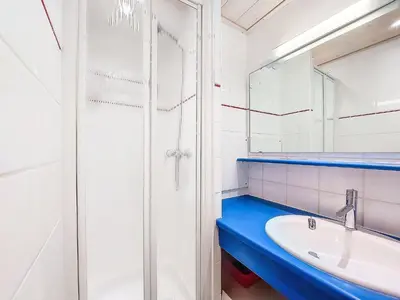 Salle de bains dans l'établissement Studio Les Tommeuses - Val Claret-28 by Interhome