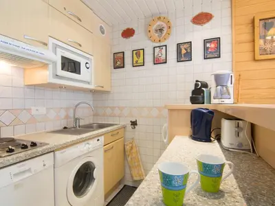 Cuisine ou kitchenette dans l'établissement Apartment Grandes Platières II-2 by Interhome
