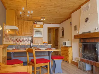 Cuisine ou kitchenette dans l'établissement Apartment Le Grand Tichot A et B - Val Claret-5 by Interhome