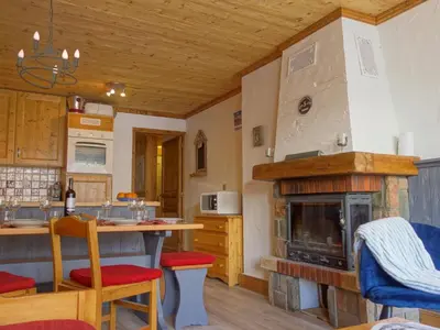 Cuisine ou kitchenette dans l'établissement Apartment Le Grand Tichot A et B - Val Claret-5 by Interhome