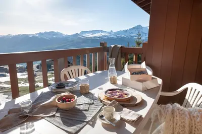 Vue générale sur la montagne ou vue sur la montagne depuis l'appart'hôtel