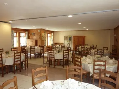 Restaurant ou autre lieu de restauration dans l'établissement Hôtel Le Grand-Bec
