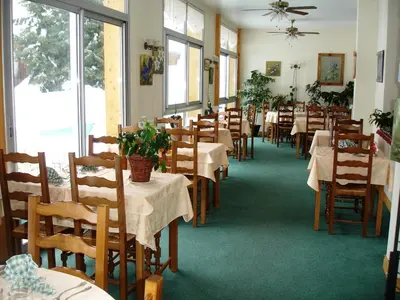 Restaurant ou autre lieu de restauration dans l'établissement Hôtel Le Grand-Bec