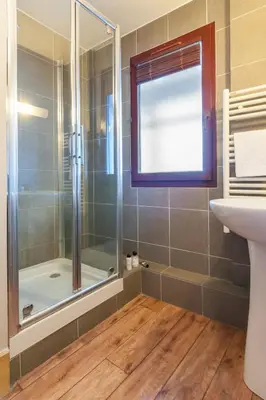 Salle de bains dans l'établissement Résidence Pierre & Vacances Les Balcons De Bellevarde