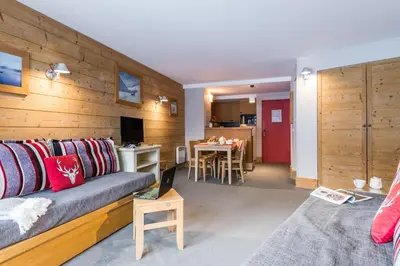 Télévision ou salle de divertissement dans l'établissement Résidence Pierre & Vacances Les Balcons De Bellevarde