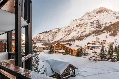 Vue générale sur la montagne ou vue sur la montagne depuis l'appart'hôtel
