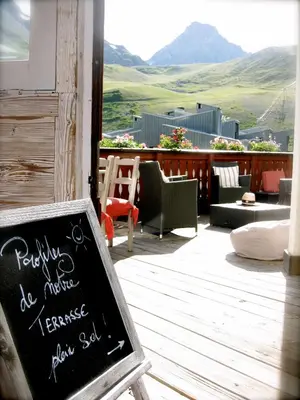 Vue générale sur la montagne ou vue sur la montagne depuis l'hôtel
