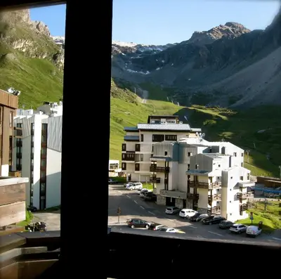 Vue générale sur la montagne ou vue sur la montagne depuis l'hôtel