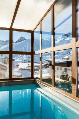 Vue générale sur la montagne ou vue sur la montagne depuis l'hôtel