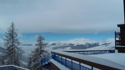 Vue générale sur la montagne ou vue sur la montagne depuis l'appartement