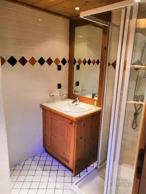 Salle de bains dans l'établissement Le Refuge des Marmottes