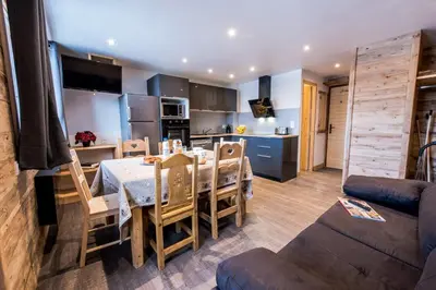 Cuisine ou kitchenette dans l'établissement Tignes 301