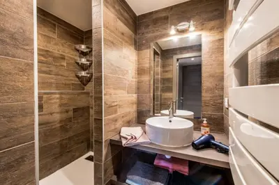 Salle de bains dans l'établissement 304 Luxury Apartment for 14 Balconies Parking Wifi