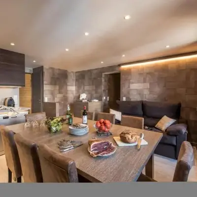 304 Luxury Apartment for 14 Balconies Parking Wifi