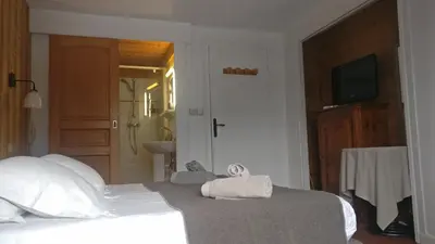 Un ou plusieurs lits dans un hébergement de l'établissement Hôtel Bellier