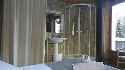 Salle de bains dans l'établissement Hôtel Bellier
