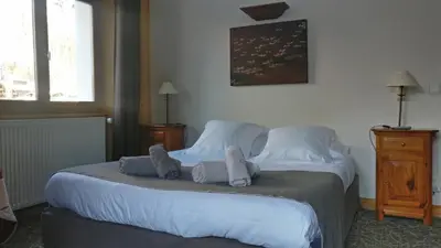 Un ou plusieurs lits dans un hébergement de l'établissement Hôtel Bellier