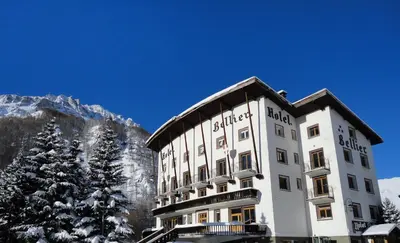Vue générale sur la montagne ou vue sur la montagne depuis l'hôtel