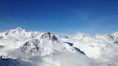 Vue générale sur la montagne ou vue sur la montagne depuis l'hôtel