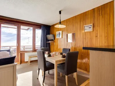 Coin salon dans l'établissement Apartment Le Curling B - Val Claret-11 by Interhome