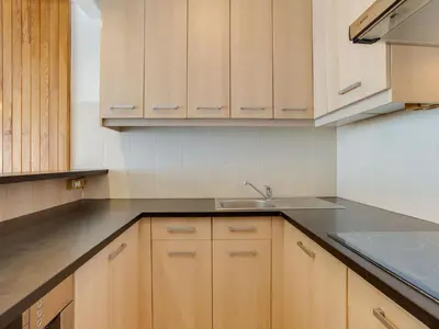 Cuisine ou kitchenette dans l'établissement Apartment Le Curling B - Val Claret-11 by Interhome
