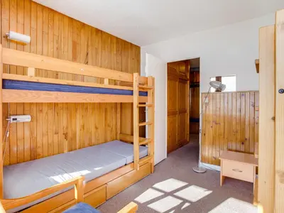 Un ou plusieurs lits dans un hébergement de l'établissement Apartment Le Curling B - Val Claret-11 by Interhome