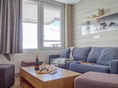 Coin salon dans l'établissement Apartment Le Curling B - Val Claret-35 by Interhome