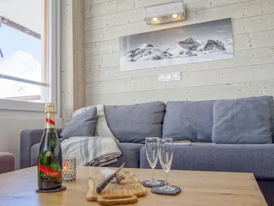 Coin salon dans l'établissement Apartment Le Curling B - Val Claret-35 by Interhome