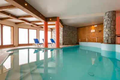 Piscine de l'établissement Lagrange Vacances L'Arollaie ou située à proximité