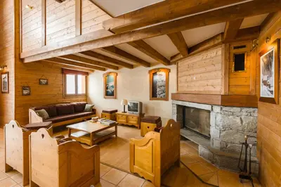 Coin salon dans l'établissement Lagrange Vacances L'Arollaie