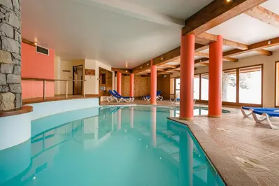Piscine de l'établissement Lagrange Vacances L'Arollaie ou située à proximité