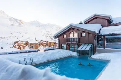 Vue générale sur la montagne ou vue sur la montagne depuis l'hôtel