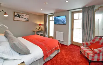 Télévision ou salle de divertissement dans l'établissement Maison de Famille Les 5 Frères