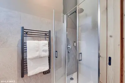 Salle de bains dans l'établissement Hôtel Avancher
