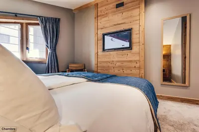 Télévision ou salle de divertissement dans l'établissement Hôtel Avancher